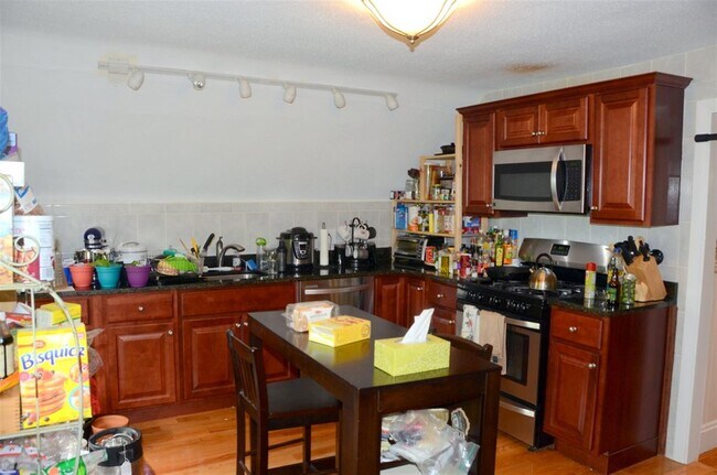 217 Willow Ave, Unit 3