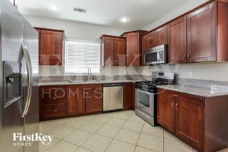 5917 Royal Castle Ln in Las Vegas, NV - Building Photo - Building Photo
