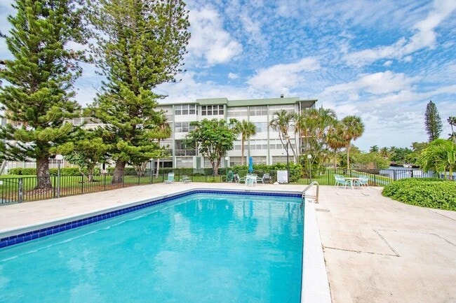 2731 Taft St, Unit 408 in Hollywood, FL - Building Photo - Building Photo