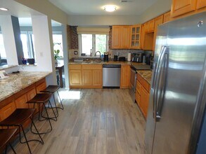 8 Dolphin Ct in Ocean City, NJ - Foto de edificio - Building Photo