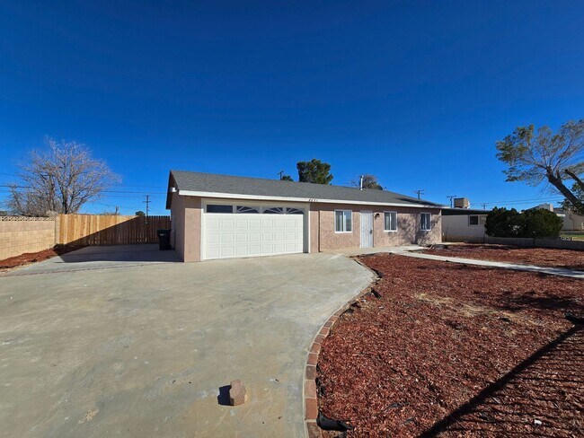 8651 S Loop Blvd in California City, CA - Building Photo - Building Photo