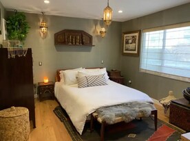 1126 N Hoover St in Los Angeles, CA - Building Photo