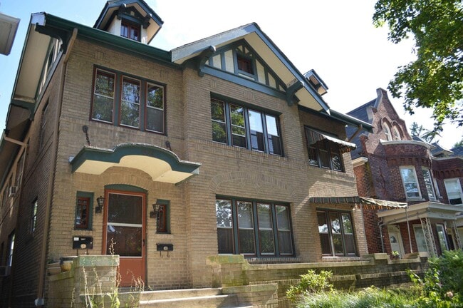 property at 1223 W Wayne St