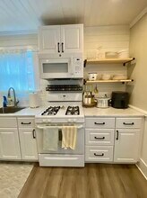 53 Hawthorn St in Newton, MA - Building Photo - Building Photo