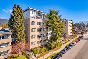 The Saint George in North Vancouver, BC - Building Photo