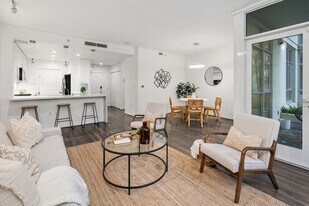 850 Beech St, Unit 203 in San Diego, CA - Building Photo