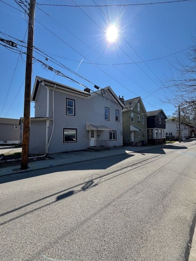 33 Westminster Ave in Greensburg, PA - Building Photo - Building Photo