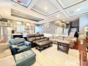 645 E 3rd St, Unit 2 in Boston, MA - Foto de edificio - Building Photo