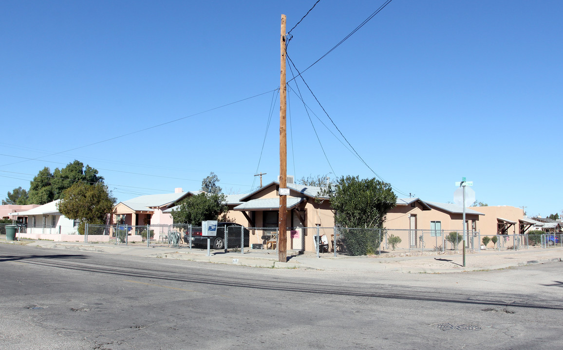 102 W Veterans Blvd in Tucson, AZ - Building Photo