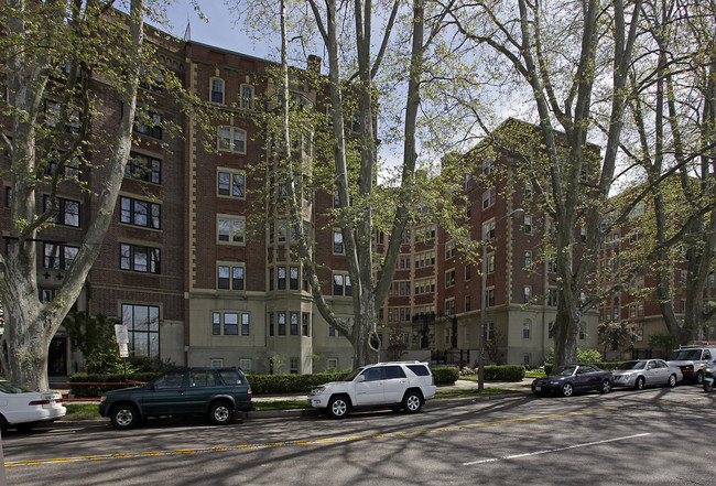 Barrington Court Condominiums