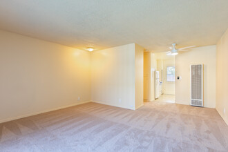 Sandalwood Apartments in San Jose, CA - Foto de edificio - Interior Photo