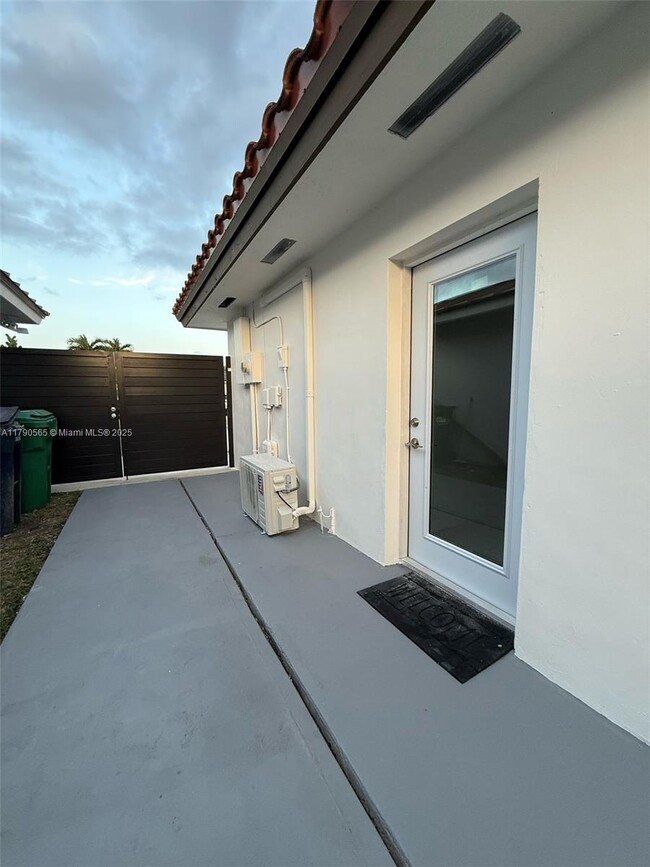 37XX 14Xth Ct in Olympia Heights, FL - Building Photo - Building Photo