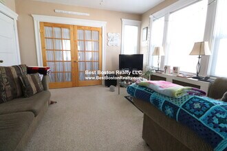 338 Main St, Unit 2 in Medford, MA - Foto de edificio - Building Photo