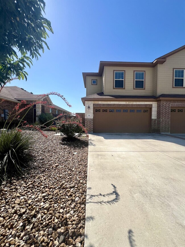 374 Creekside Curve in New Braunfels, TX - Building Photo - Building Photo