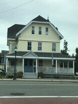 103 W Broad St, Unit 05-309 in Stonington, CT - Building Photo