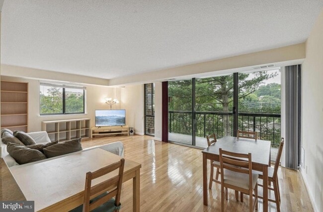 property at 1401 N Rhodes St