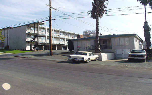 California Street Apartments & Duplexes in Concord, CA - Building Photo