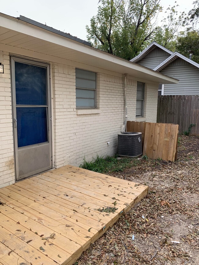 906 E Walnut St in Hillsboro, TX - Building Photo - Building Photo