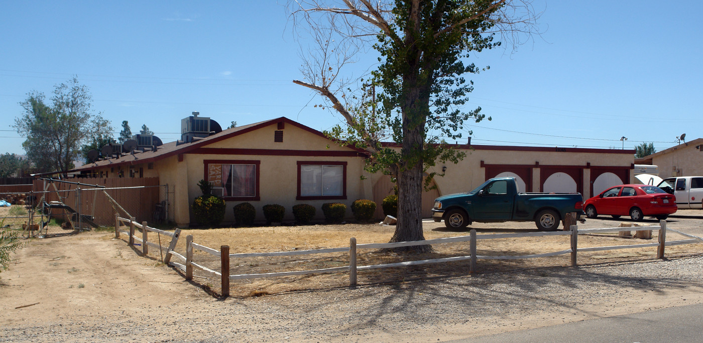 21065 Little Beaver Rd in Apple Valley, CA - Building Photo