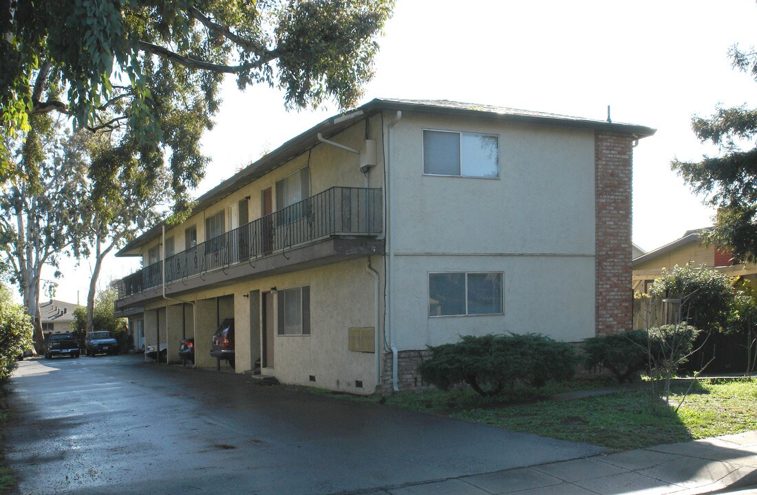 1085 Boranda Ave in Mountain View, CA - Foto de edificio