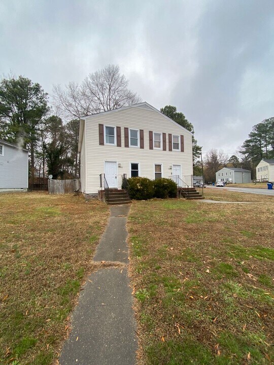 5500-5502 Stella Rd in Richmond, VA - Building Photo