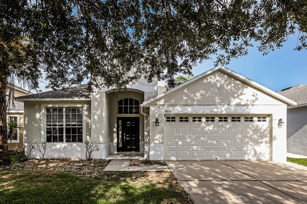 8610 Sandy Plains Dr in Riverview, FL - Building Photo