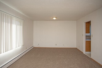 Picasso Square in Moorhead, MN - Building Photo - Interior Photo