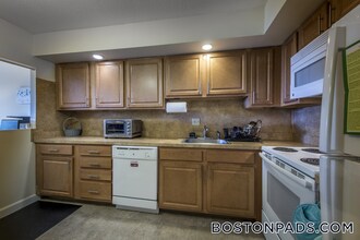 385 Massachusetts Ave, Unit 46 in Arlington, MA - Foto de edificio - Building Photo