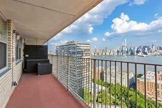 6040 JFK Blvd E in West New York, NJ - Building Photo - Building Photo