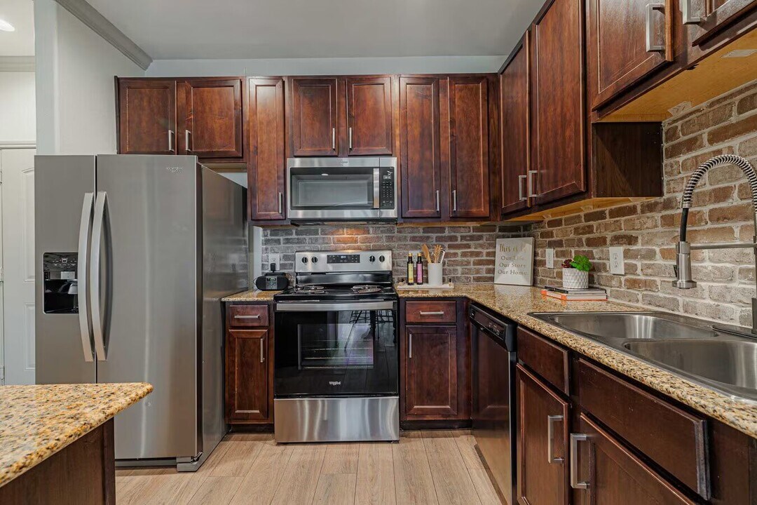 10799 Memorial Dr in Houston, TX - Building Photo