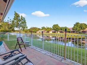 233 W Coral Trace Cir in Delray Beach, FL - Foto de edificio - Building Photo