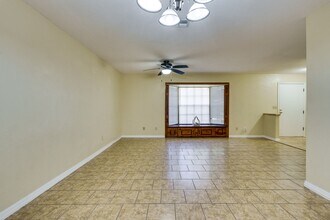 713 Hiview Cir in Port Orange, FL - Building Photo - Building Photo