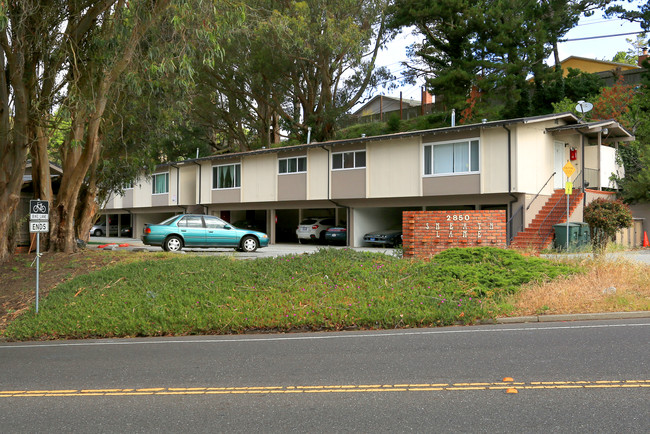 2850 Sneath in San Bruno, CA - Foto de edificio - Building Photo