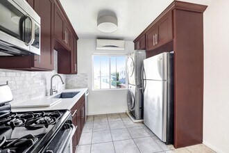 706 N Rampart Blvd in Los Angeles, CA - Building Photo - Building Photo