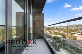 6401 Wilshire Blvd in Los Angeles, CA - Building Photo - Building Photo