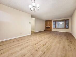 2440 140th Ave NE in Bellevue, WA - Building Photo - Building Photo