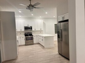 11360 SW 20th St in Miramar, FL - Building Photo