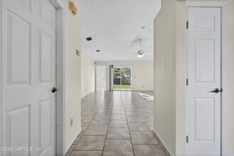 11170 Wandering Oaks Dr in Jacksonville, FL - Foto de edificio - Building Photo