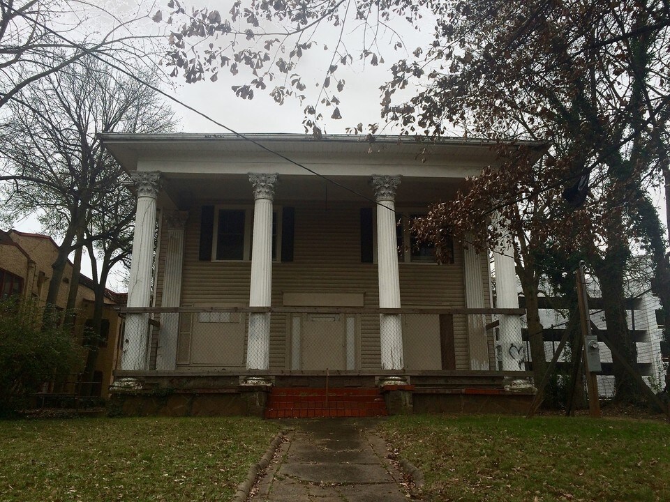 1107 Ponce de Leon Ave NE in Atlanta, GA - Building Photo