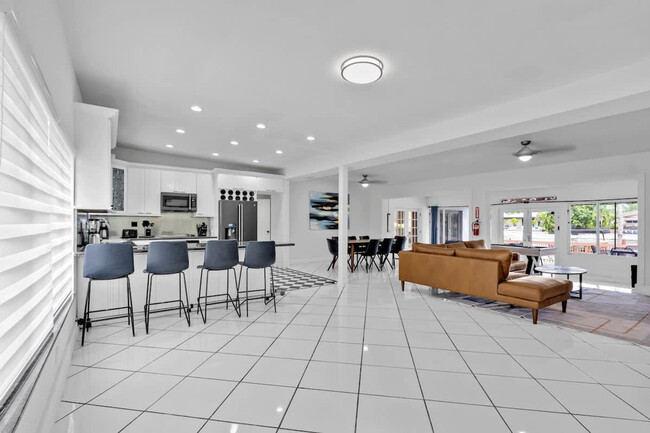 1712 NE 18th Ave in Fort Lauderdale, FL - Building Photo - Building Photo