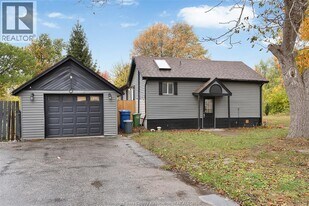 1595 Sprucewood Ave in Lasalle, ON - Building Photo