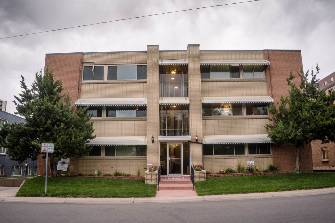 Virginia Mae Apartment in Denver, CO - Foto de edificio