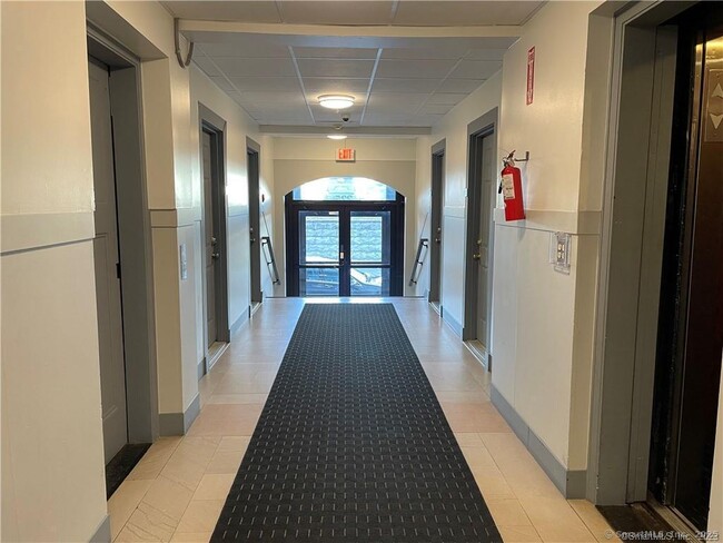 225 Golden Hill St in Bridgeport, CT - Building Photo - Building Photo