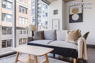 601 W Jackson Blvd in Chicago, IL - Building Photo