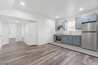 156 Shepard Ave in East Orange, NJ - Building Photo - Building Photo