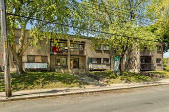 45 8E Av in Montréal, QC - Building Photo - Building Photo
