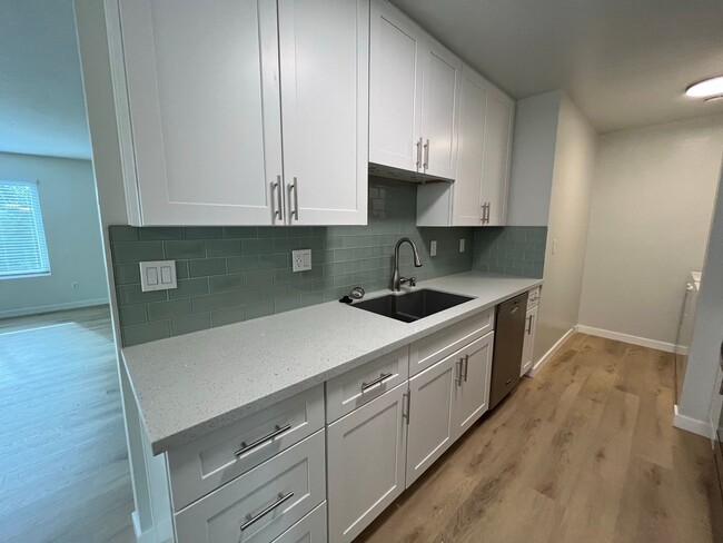 7855 Camino Huerta in San Diego, CA - Building Photo - Building Photo