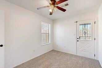 699 Lakeview Cir SE in Rio Rancho, NM - Building Photo - Building Photo