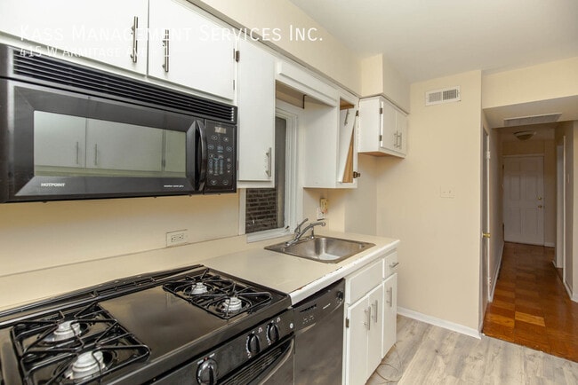415 W Armitage Ave