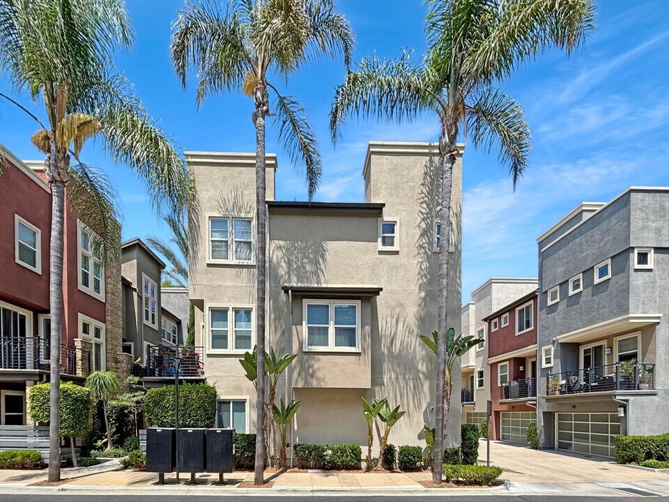 7882 Inception Way in San Diego, CA - Foto de edificio